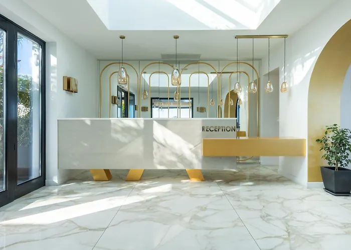 Cresanto Luxury Hotel