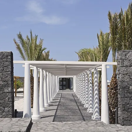 Cresanto Luxury מלון