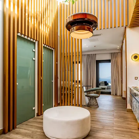 מלון Cresanto Luxury 5*