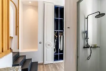 Cresanto Luxury מלון