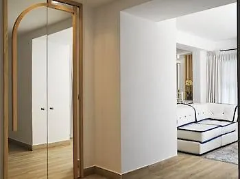 Cresanto Luxury מלון