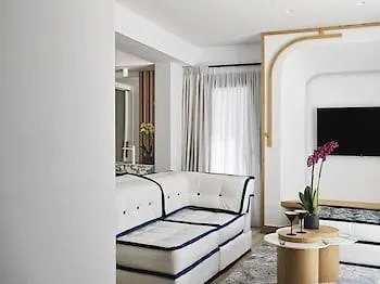 מלון Cresanto Luxury 5*