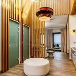 מלון Cresanto Luxury 5*