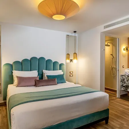 Cresanto Luxury Hotel