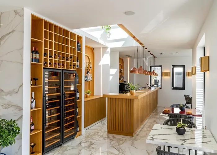 호텔 Cresanto Luxury 이메로비글리