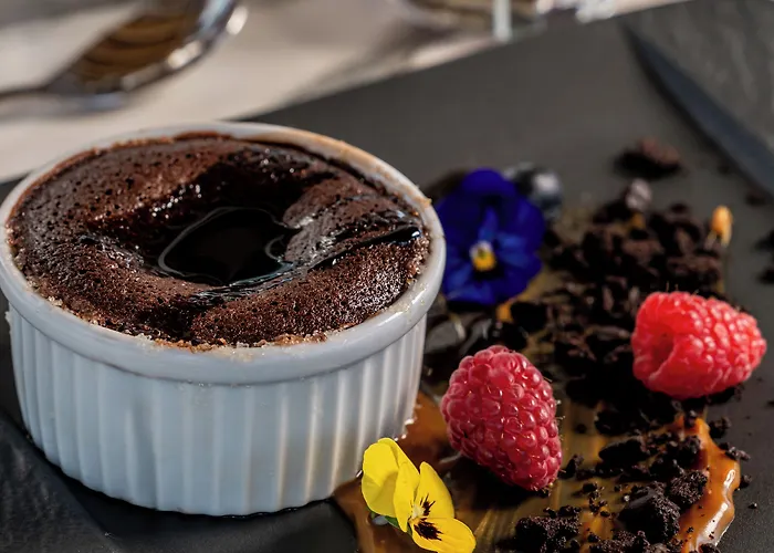 מלון Cresanto Luxury 5*